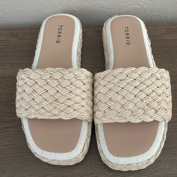 Women’s Torrid, Woven Raffia Platform Extra Wide Slide Sandal, 10WW - Picture 2 of 10